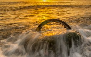 Preview wallpaper sea, waves, wheel, sunset