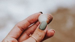 Preview wallpaper shell, hand, ring, beach