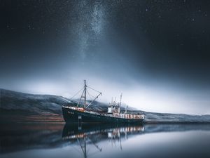 Preview wallpaper ship, bay, milky way, iceland