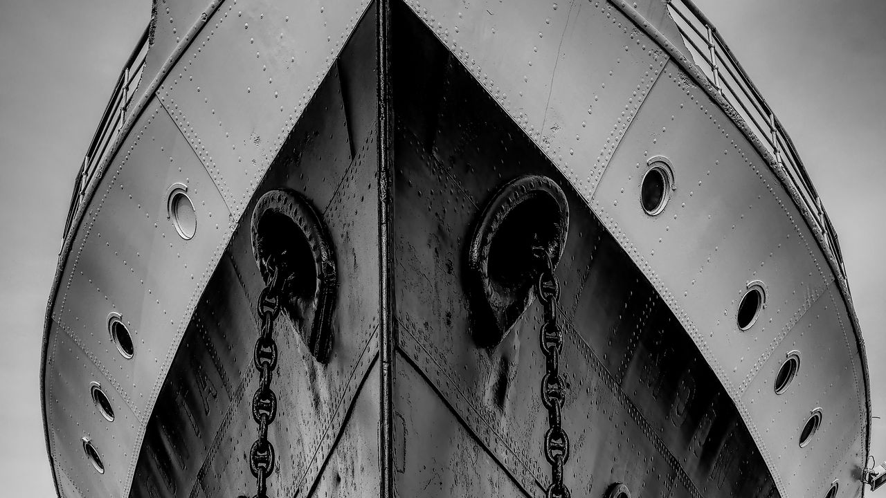 Wallpaper ship, chains, bw, bottom view