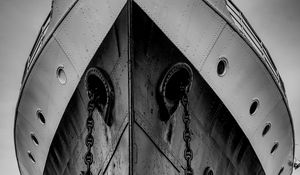 Preview wallpaper ship, chains, bw, bottom view