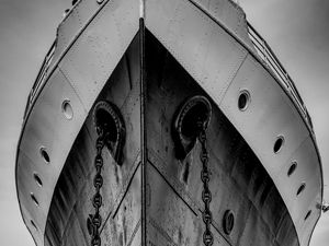 Preview wallpaper ship, chains, bw, bottom view