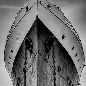 Preview wallpaper ship, chains, bw, bottom view