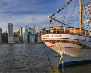 Preview wallpaper ship, city, buildings, water