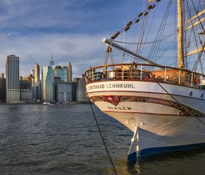 Preview wallpaper ship, city, buildings, water