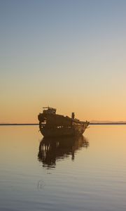 Preview wallpaper ship, dawn, sea, horizon, water