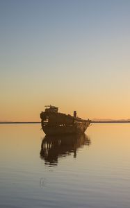 Preview wallpaper ship, dawn, sea, horizon, water