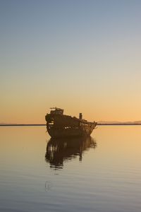 Preview wallpaper ship, dawn, sea, horizon, water