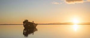 Preview wallpaper ship, dawn, sea, horizon, water
