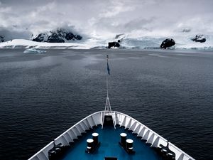 Preview wallpaper ship, glacier, mountain, snow, fog