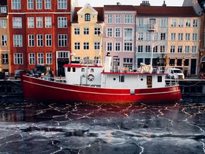 Preview wallpaper ship, ice, cranny, water, buildings