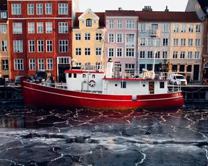 Preview wallpaper ship, ice, cranny, water, buildings