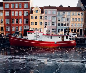 Preview wallpaper ship, ice, cranny, water, buildings