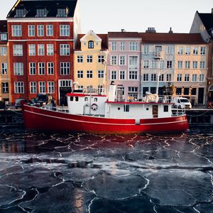 Preview wallpaper ship, ice, cranny, water, buildings