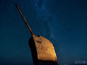 Preview wallpaper ship, old, starry sky