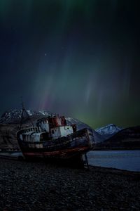 Preview wallpaper ship, rusty, northern lights