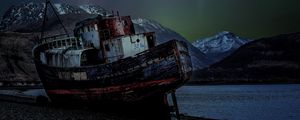 Preview wallpaper ship, rusty, northern lights