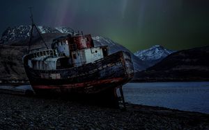 Preview wallpaper ship, rusty, northern lights