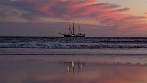 Preview wallpaper ship, sail, horizon, sunset