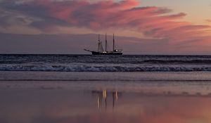 Preview wallpaper ship, sail, horizon, sunset