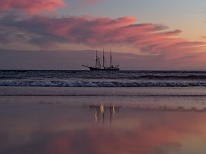 Preview wallpaper ship, sail, horizon, sunset