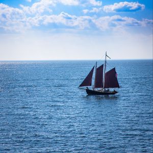 Preview wallpaper ship, sails, sea, waves, sky