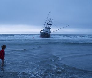 Preview wallpaper ship, sea, child, loneliness