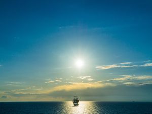 Preview wallpaper ship, sea, horizon, clouds