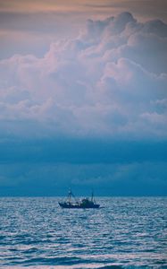 Preview wallpaper ship, sea, horizon, clouds