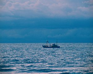 Preview wallpaper ship, sea, horizon, clouds