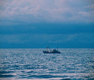 Preview wallpaper ship, sea, horizon, clouds