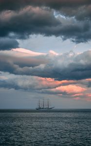 Preview wallpaper ship, sea, horizon, clouds, ripples