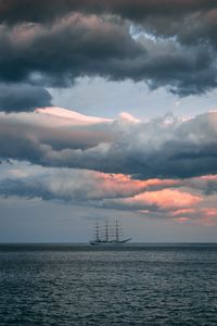 Preview wallpaper ship, sea, horizon, clouds, ripples