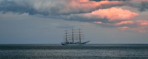 Preview wallpaper ship, sea, horizon, clouds, ripples