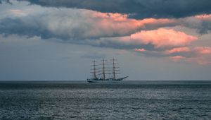 Preview wallpaper ship, sea, horizon, clouds, ripples