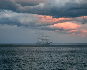 Preview wallpaper ship, sea, horizon, clouds, ripples