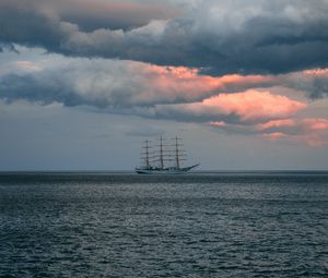 Preview wallpaper ship, sea, horizon, clouds, ripples