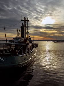 Preview wallpaper ship, sea, horizon, dark