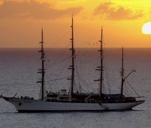 Preview wallpaper ship, sea, light, sky