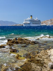 Preview wallpaper ship, sea, reefs, stones