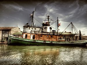 Preview wallpaper ship, sea, sand, swimming