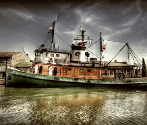 Preview wallpaper ship, sea, sand, swimming