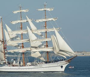 Preview wallpaper ship, sea, sky, portugal