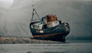 Preview wallpaper ship, shore, fog, shallow, abandoned