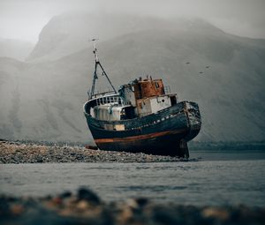 Preview wallpaper ship, shore, fog, shallow, abandoned