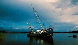 Preview wallpaper ship, slope, sea, clouds