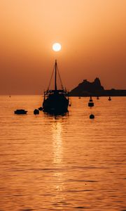 Preview wallpaper ship, sunset, glare, silhouette, sea