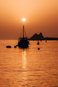 Preview wallpaper ship, sunset, glare, silhouette, sea