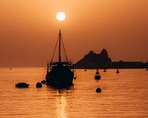 Preview wallpaper ship, sunset, glare, silhouette, sea