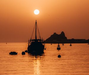 Preview wallpaper ship, sunset, glare, silhouette, sea